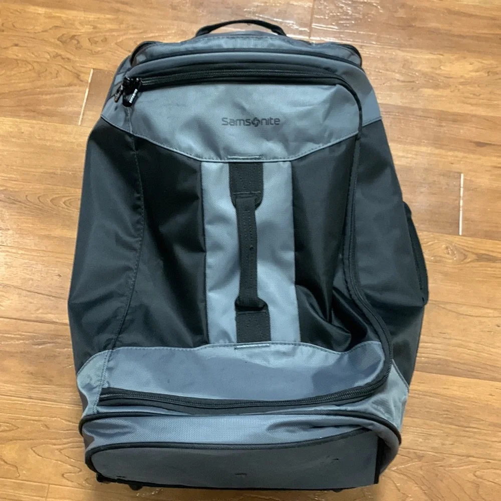 Samsonite Travel Duffle Bag with wheel